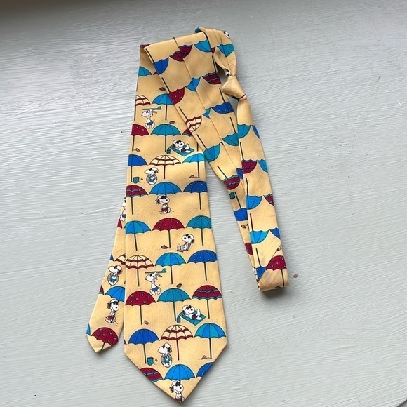 Peanuts Other - VINTAGE PEANUTS SNOOPY AT THE BEACH SILK TIE (OS)